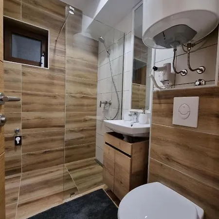 Kutak Apartment *